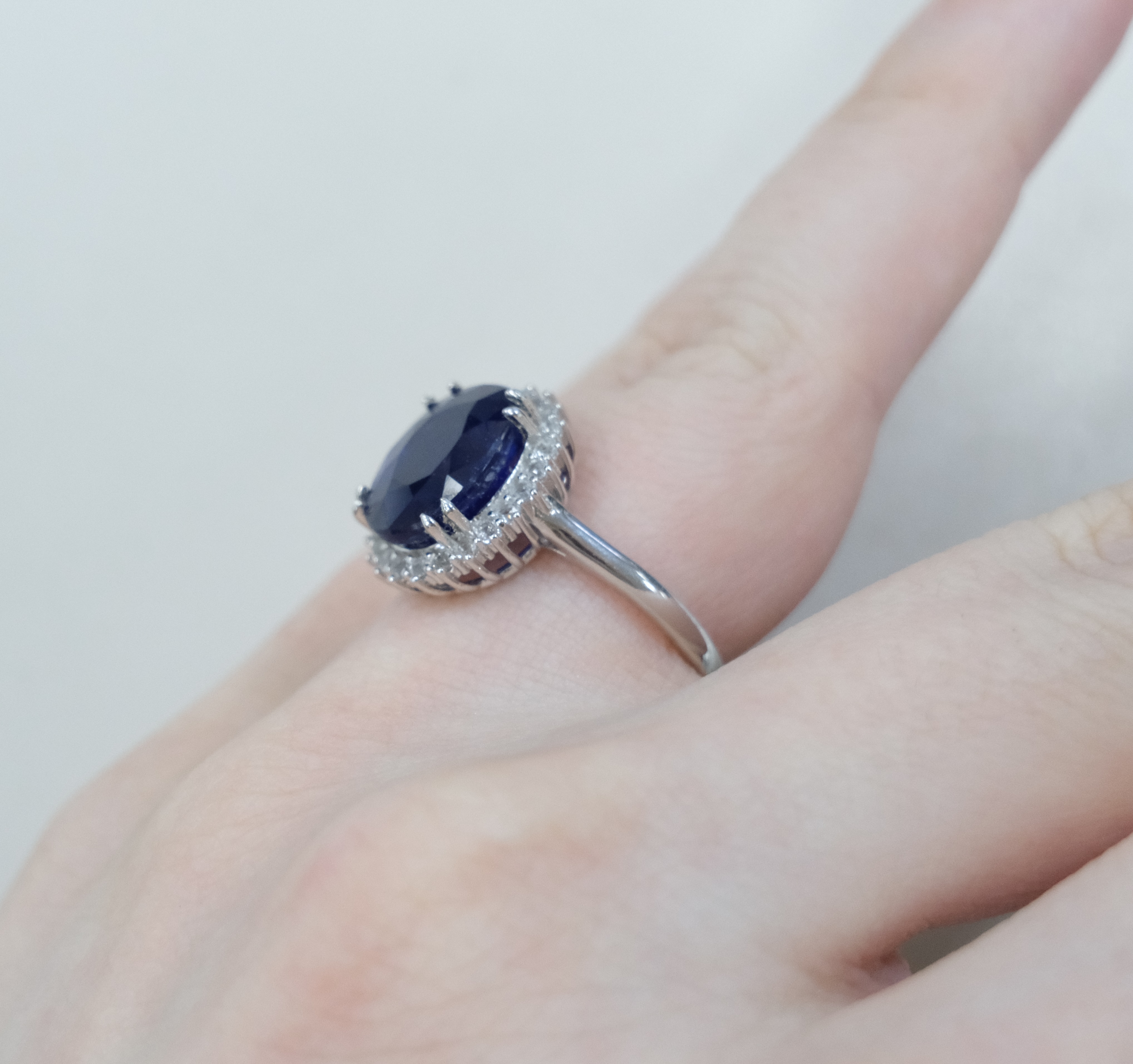 Серебряное кольцо с сапфиром